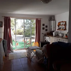 Inviting Rural 2-bed Near Apartamento